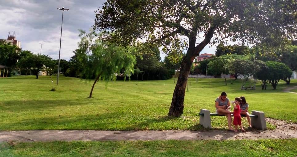 Reflexões sobre Sentimento e Emoção com crianças aqui em Pais e Filhos. Como lidar com a emoção? E com o sentimento?