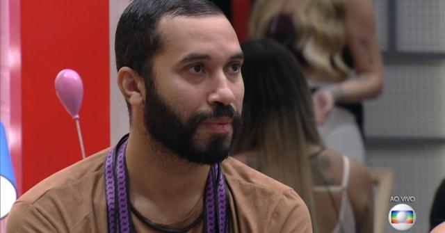 Sem Sarah, Gilberto precisa acreditar em si mesmo no BBB 21 (Foto: Reprodução/ Globoplay BBB21)