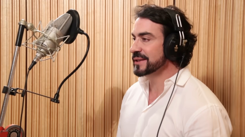 Padre Fábio de Melo cantando em show (Foto: Reprodução/ YouTube)