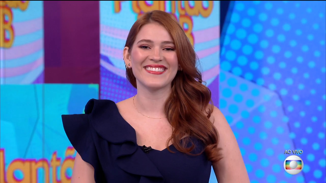 Ana Clara apresenta o Plantão BBB na Globo (Foto: Reprodução/ Globoplay BBB21)