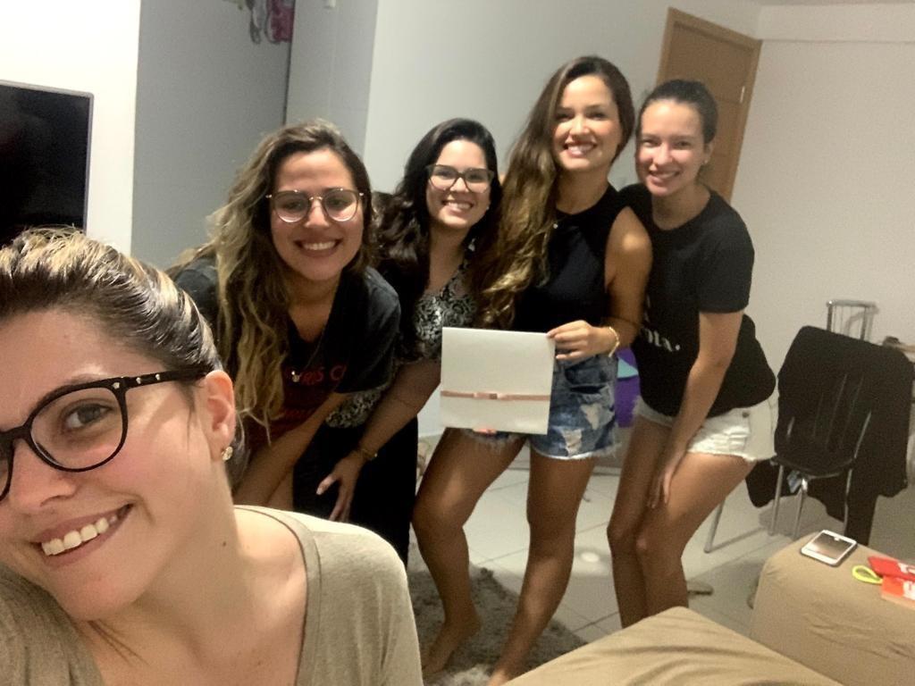 Juliette do BBB 21 e a amiga Hannah Barros. Momentos antes do BBB21