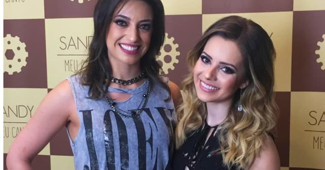 Documentário 'Sandy e Junior: A História' passa a ser exibido aos domingos à tarde, na Rede Globo. Apresentadora destaca convite para assistir