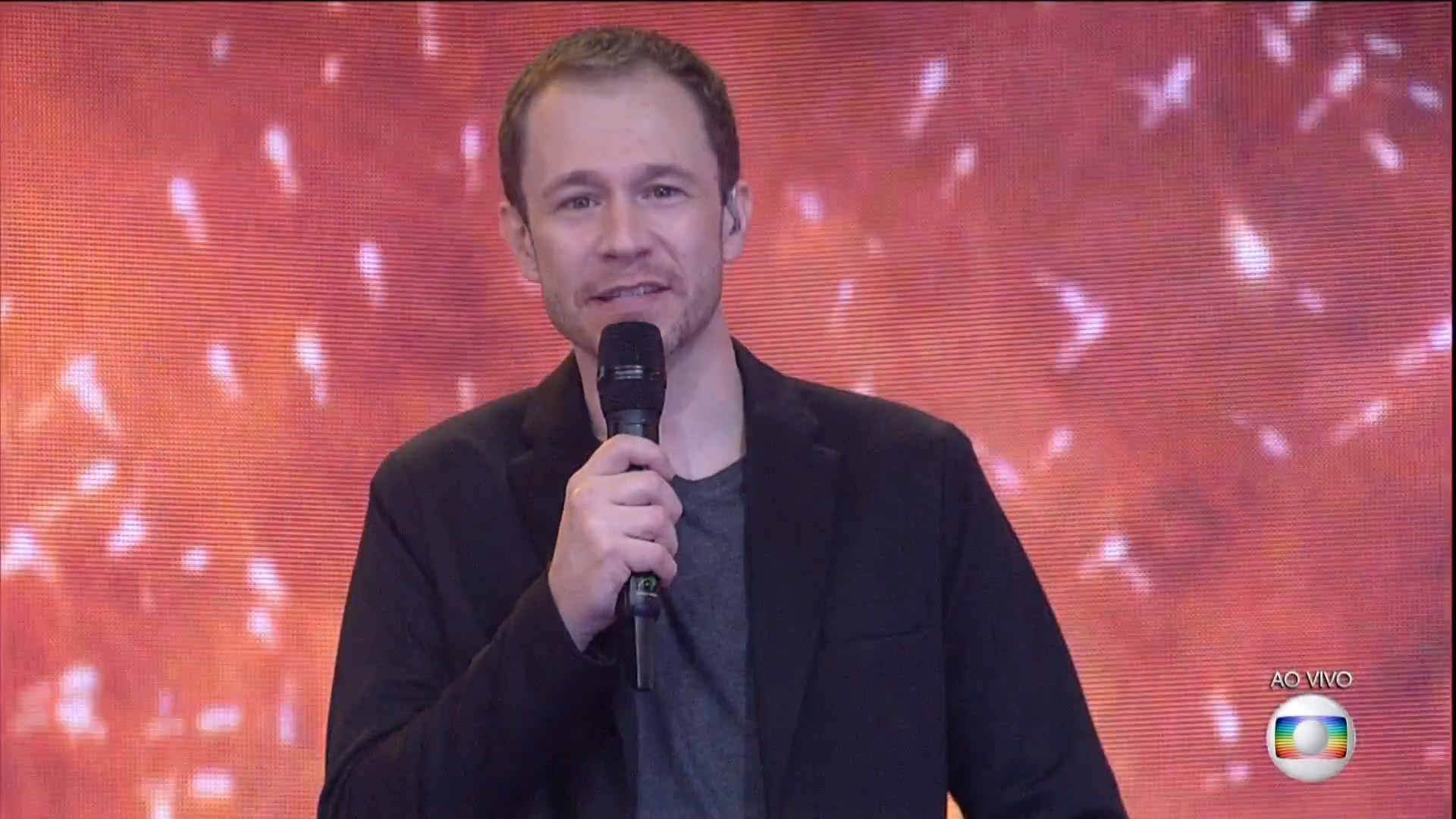 Tiago Leifert na final do BBB 21 (Foto: Reprodução/ Globoplay BBB21)