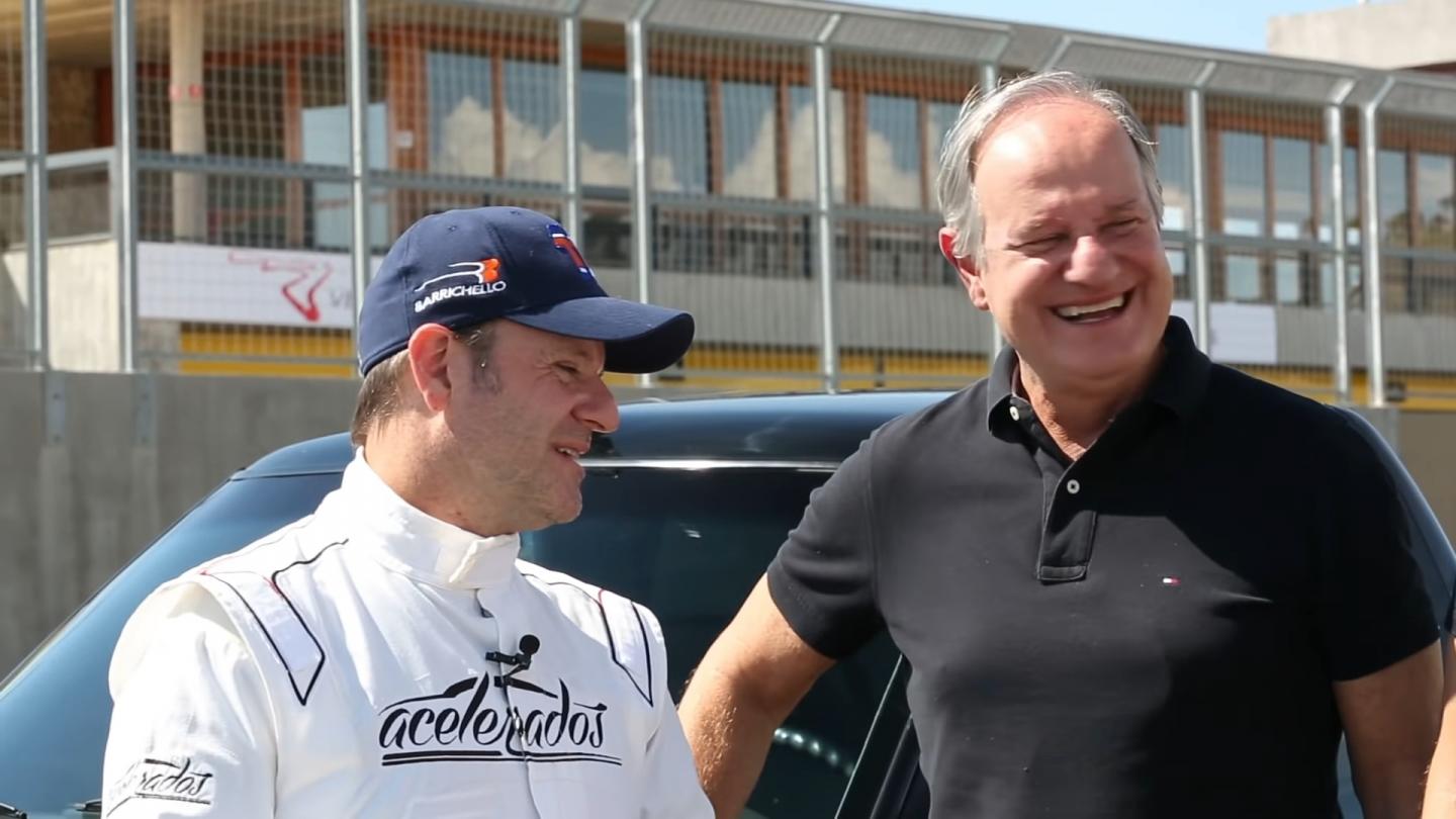 Rubens Barrichello, o Rubinho, ao lado do pai Rubens, o Rubão