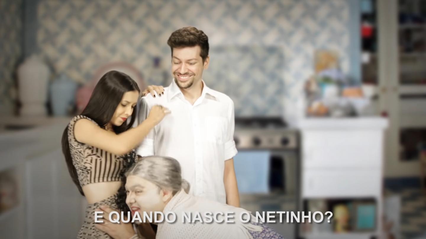 Sogra, filho e a namorada do filho. Vídeo do canal Galo Frito brinca com relacionamento entre sogra e nora