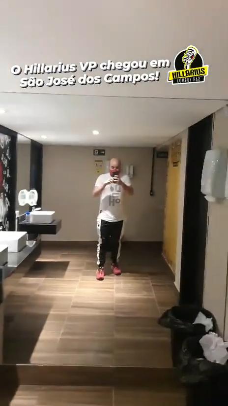 Tem Hillarius Comedy Bar em São José dos Campos SP