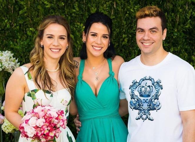 A noiva Jéssica Diehl e a irmã gêmea Brenda. Sabia que elas são gêmeas?