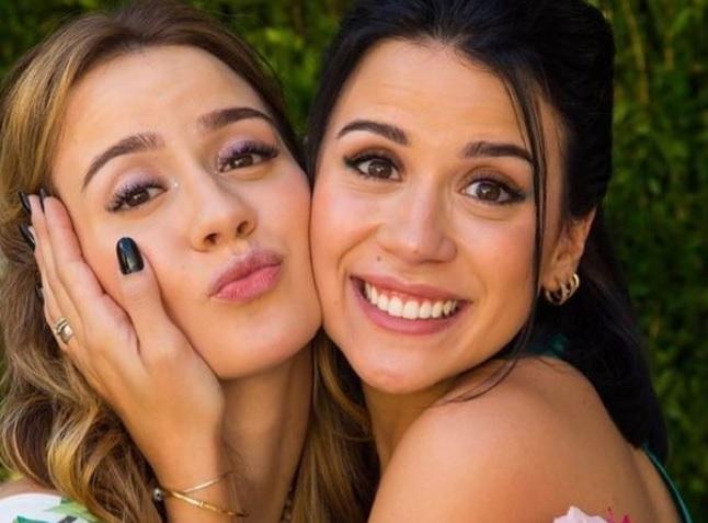 A noiva Jéssica Diehl e a irmã gêmea Brenda. Sabia que elas são gêmeas?