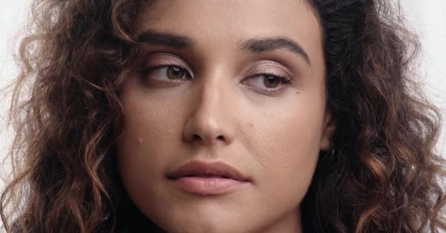 Débora Nascimento em entrevista (Foto: Reprodução/ YouTube)