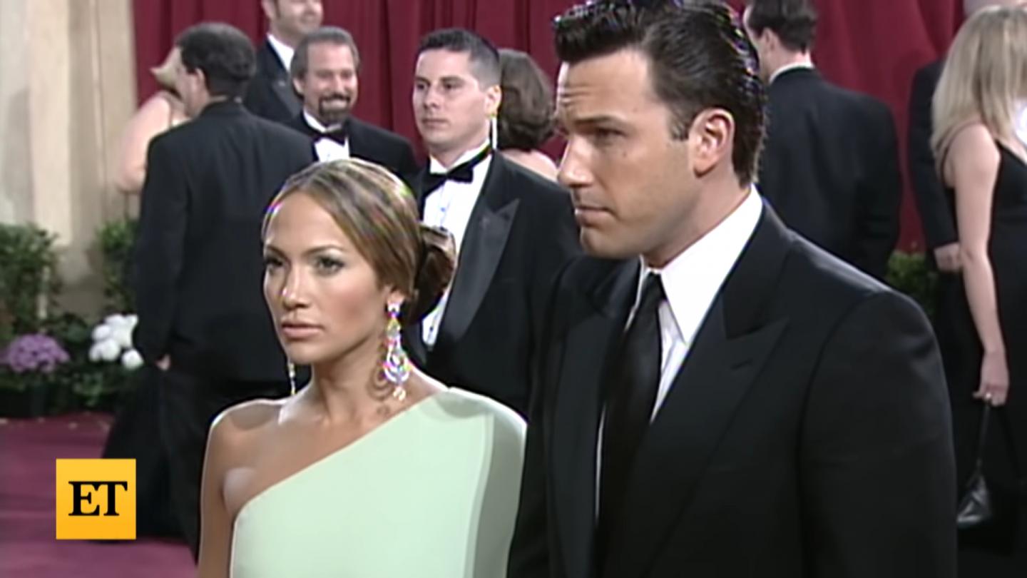 Ben Affleck e Jennifer Lopez em momentos da biografia