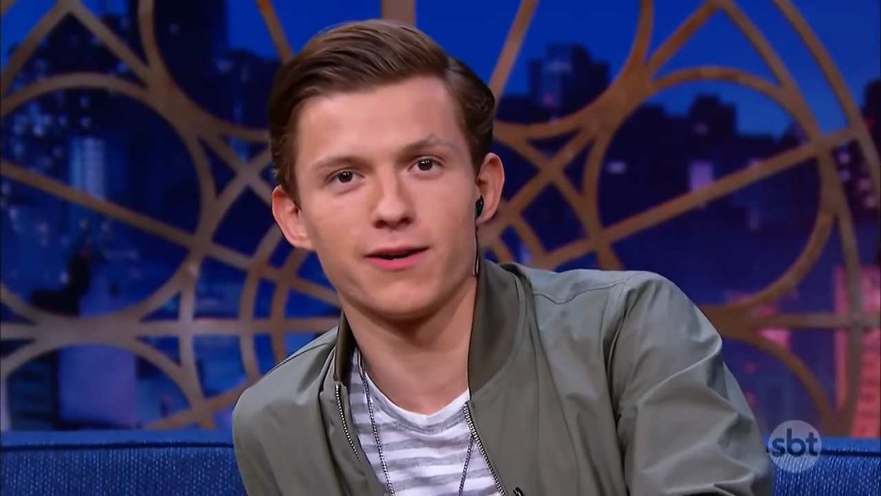 Tom Holland em entrevista no Brasil (Foto: Reprodução/ SBT)