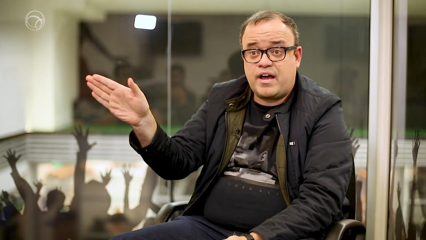 Everaldo Marques, narrador esportivo da Globo, é dono do bordão Você é Ridículo (Foto: Reprodução/ YouTube)