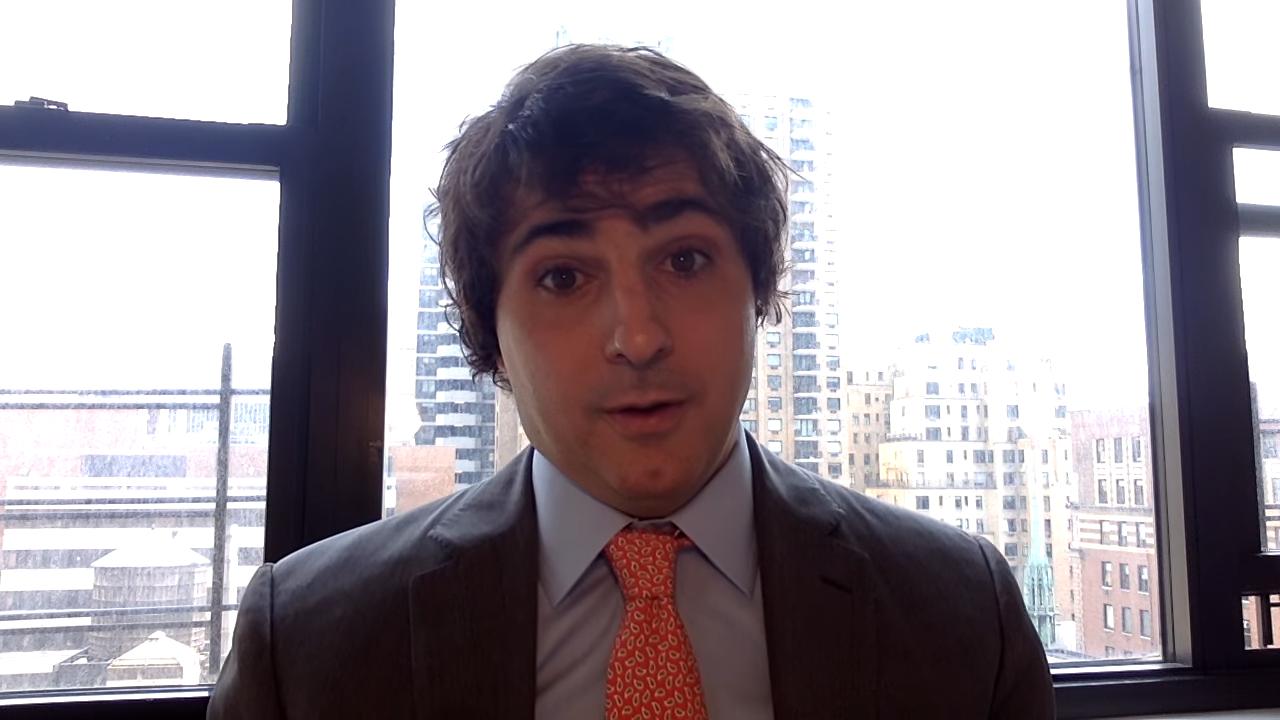 Guga Chacra em entrevista sobre biografia (Foto: Reprodução/ YouTube)