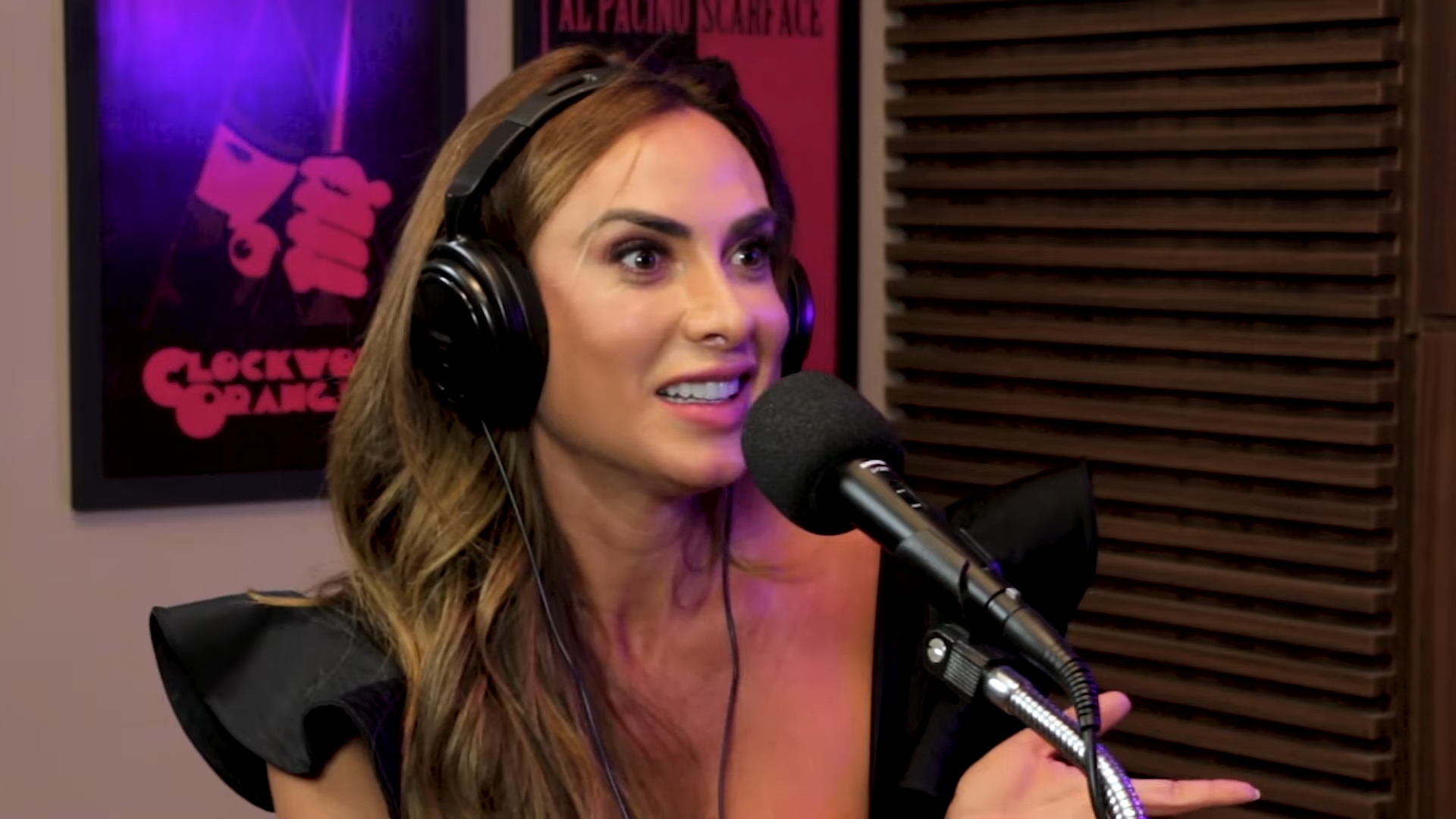 Nicole Bahls em entrevista no YouTube (Foto: Reprodução/ YouTube)