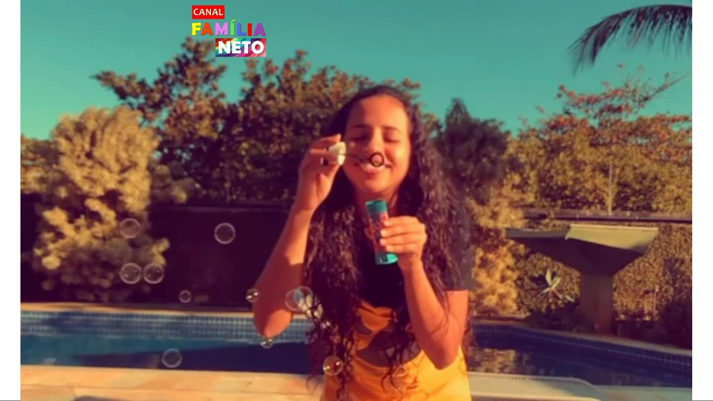 Karol Alves, a Raíssa e Aventureira Amarela dos filmes de Luccas Neto