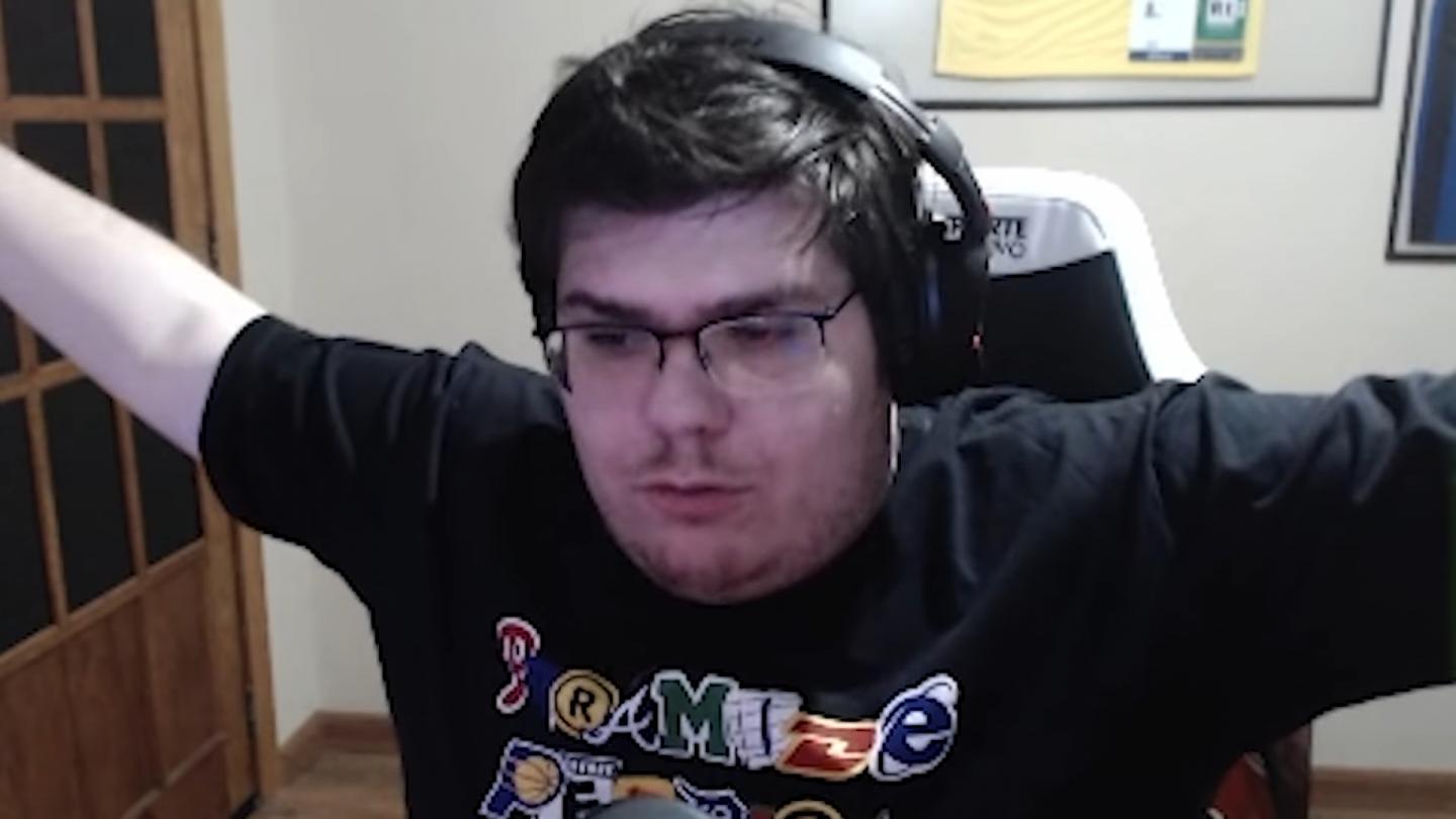 Jornalista esportivo Casimiro Miguel em lives e vídeos (Foto: Reprodução/ YouTube)