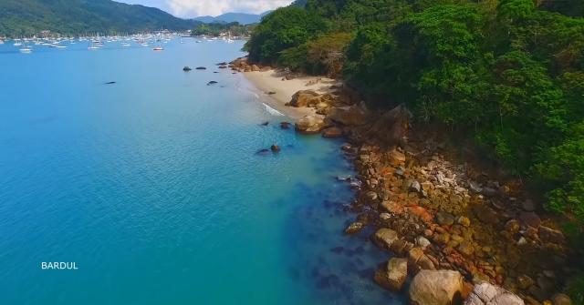 Praia de Ubatuba no litoral norte (Foto: Reprodução/ YouTube)