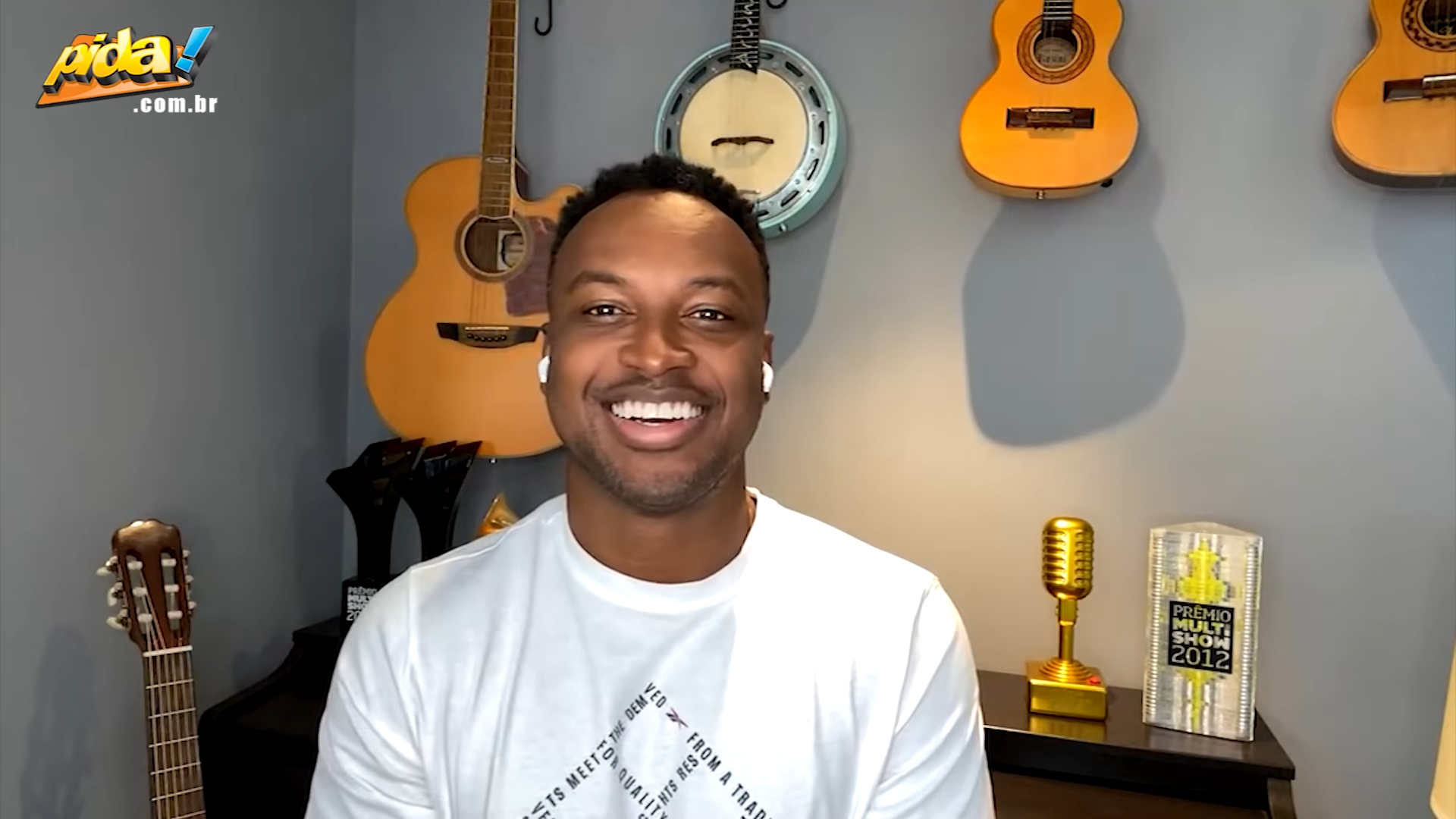 Apresentamos a biografia do músico Thiaguinho Barbosa em formato de Wikipédia. Ele é bilionário? Qual salário? Saiba tudo!