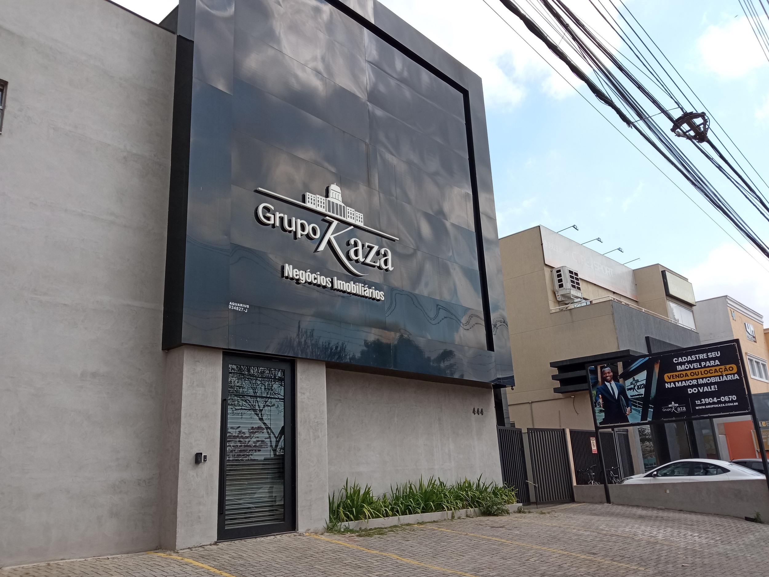 Grupo Kaza no Jardim Aquarius em São José dos Campos (Foto: OsPaparazzi)