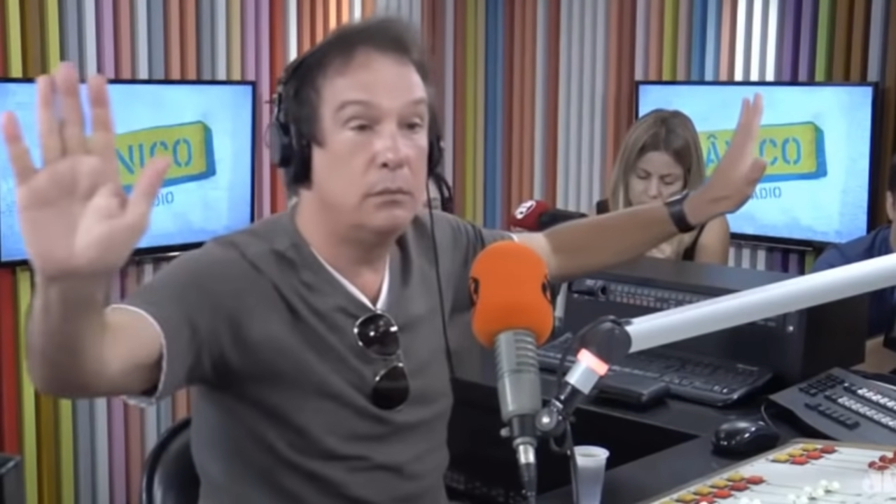 Emilio Surita no Pânico na Jovem Pan (Foto: Reprodução/ YouTube)