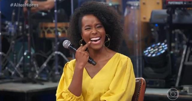 Maju Coutinho em fotos da biografia (Foto: Reprodução/ YouTube)