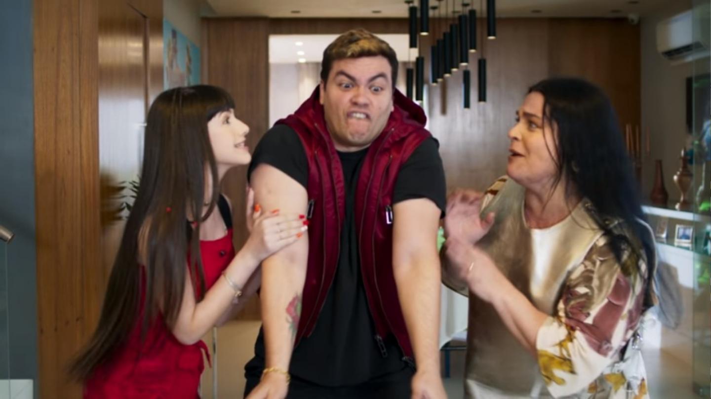 Luccas Neto em O Hotel Mágico 2 com Giovanna Alparone e Luccas