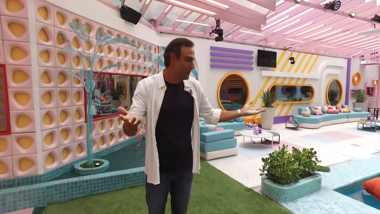 Tadeu Schmidt apresenta a casa do BBB 22