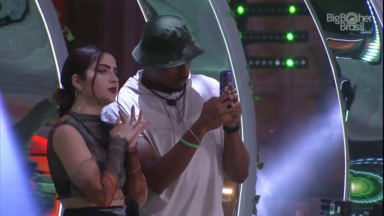 Jade Picon e Paulo André se beijando no BBB 22