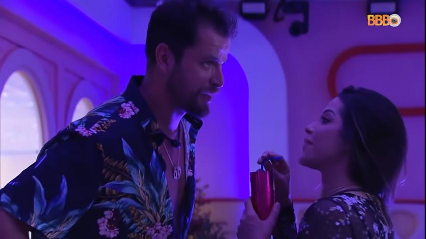 Gustavo e Laís namorando no BBB 22