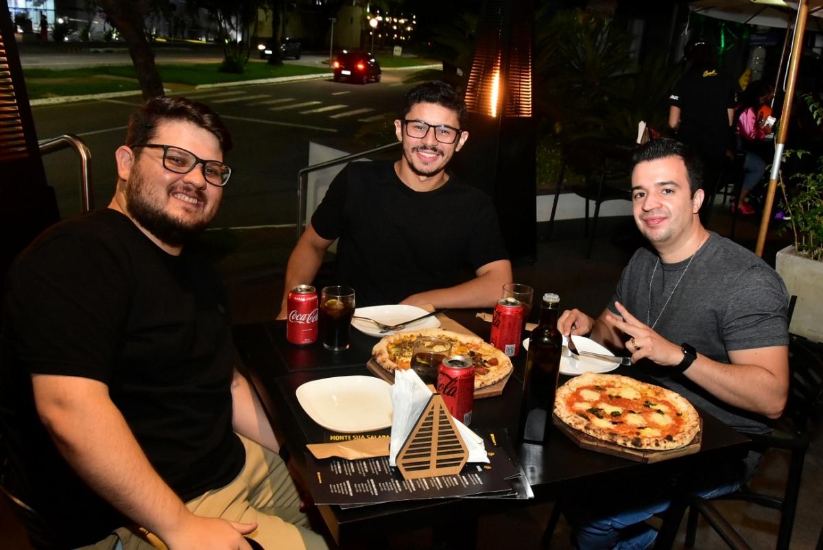 Boh Pizza Lounge com noite de comédia em São José dos Campos