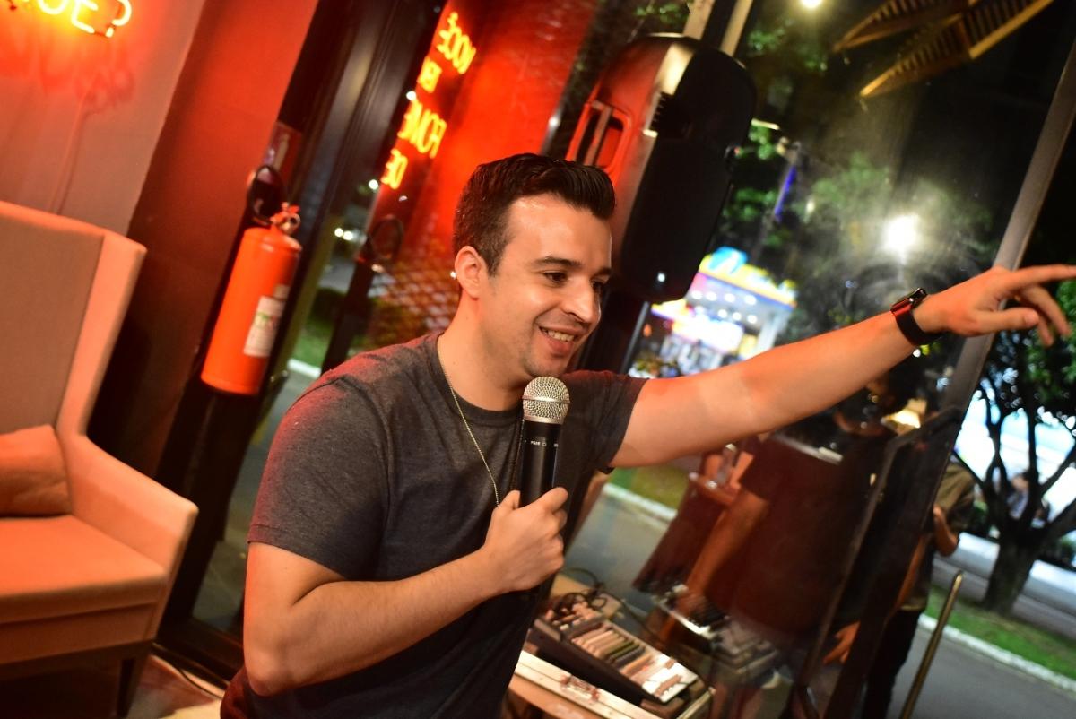 Boh Pizza Lounge com noite de comédia em São José dos Campos