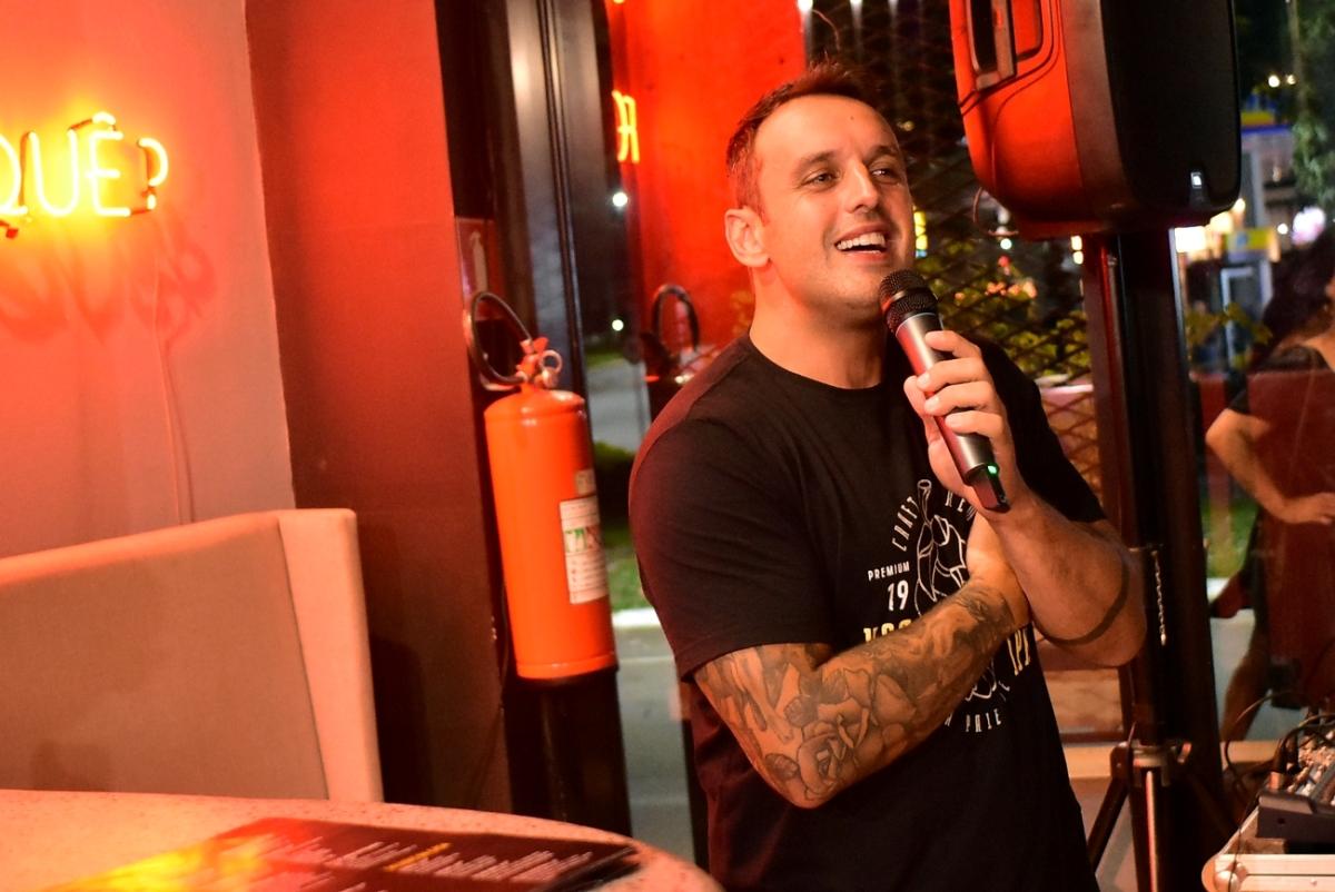 Boh Pizza Lounge com noite de comédia em São José dos Campos