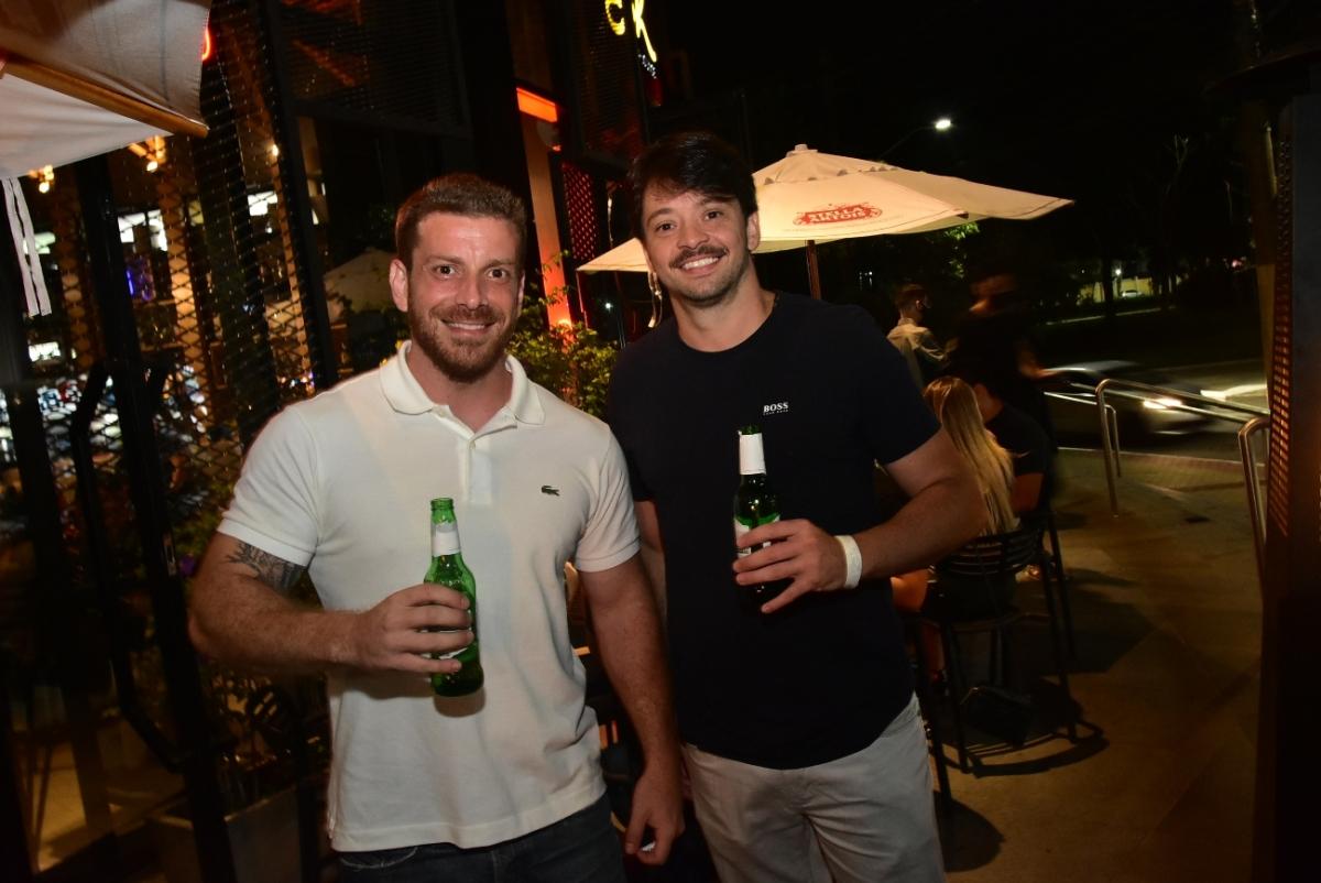 Boh Pizza Lounge com noite de comédia em São José dos Campos