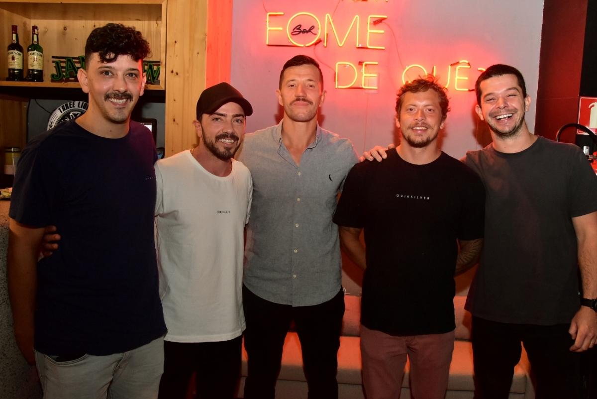 Boh Pizza Lounge com noite de comédia em São José dos Campos