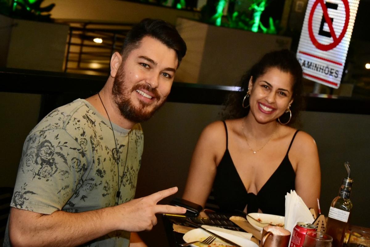 Boh Pizza Lounge com noite de comédia em São José dos Campos