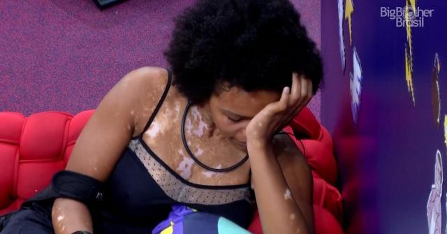 Natália sentindo enjoo e passando mal no BBB 22. Estaria grávida? (Foto: Reprodução/ Globoplay)