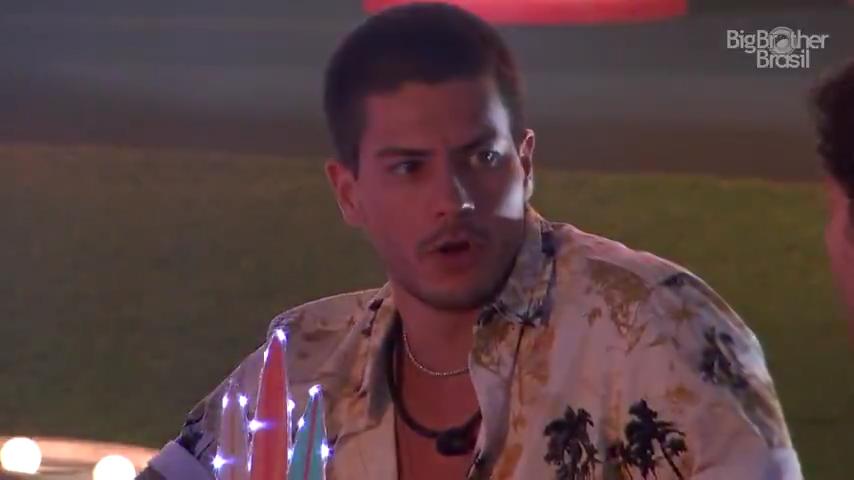 Arthur Aguiar em conversa com o Barão