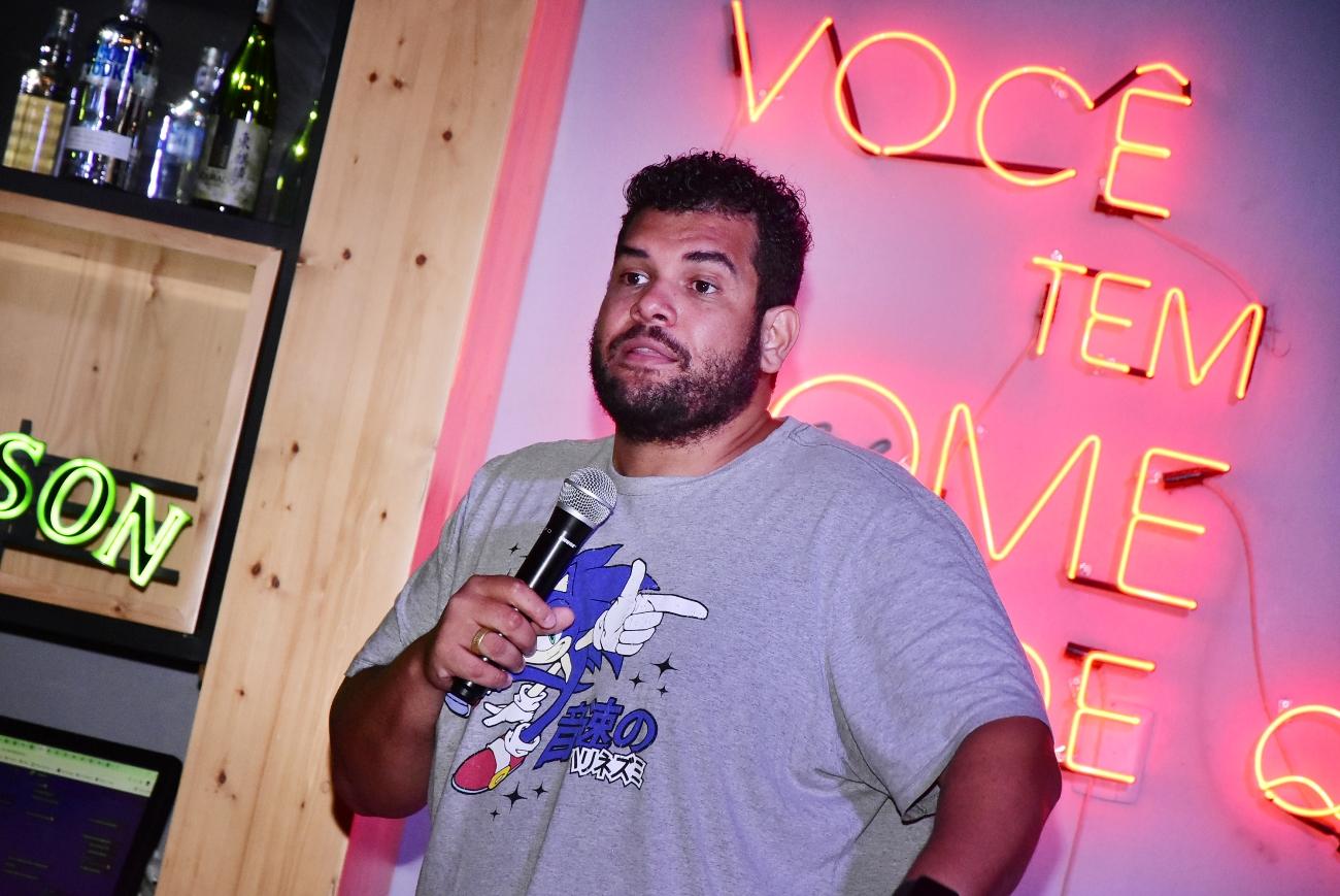 Lucas Salles no Boh Pizza Lounge em São José dos Campos