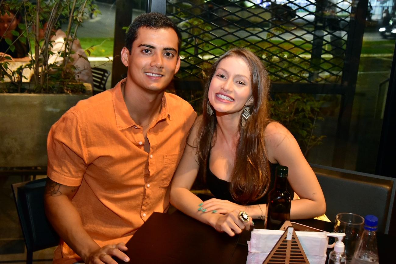 Lucas Salles no Boh Pizza Lounge em São José dos Campos
