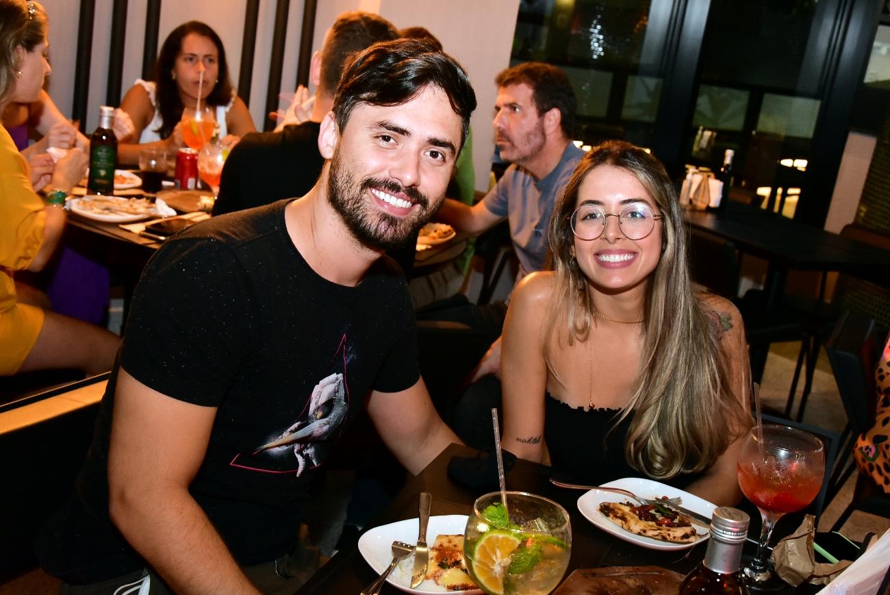 Lucas Salles no Boh Pizza Lounge em São José dos Campos