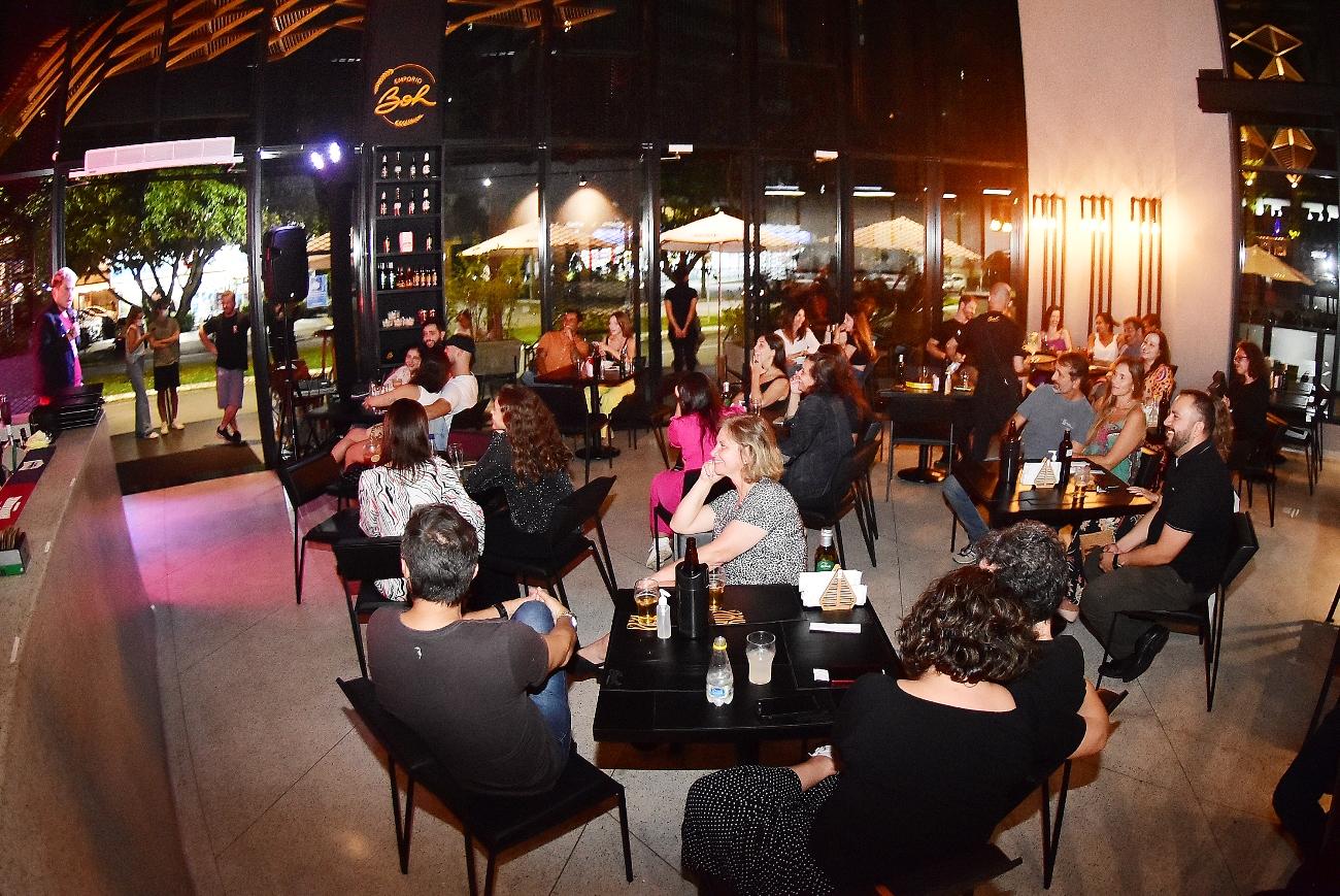 Lucas Salles no Boh Pizza Lounge em São José dos Campos