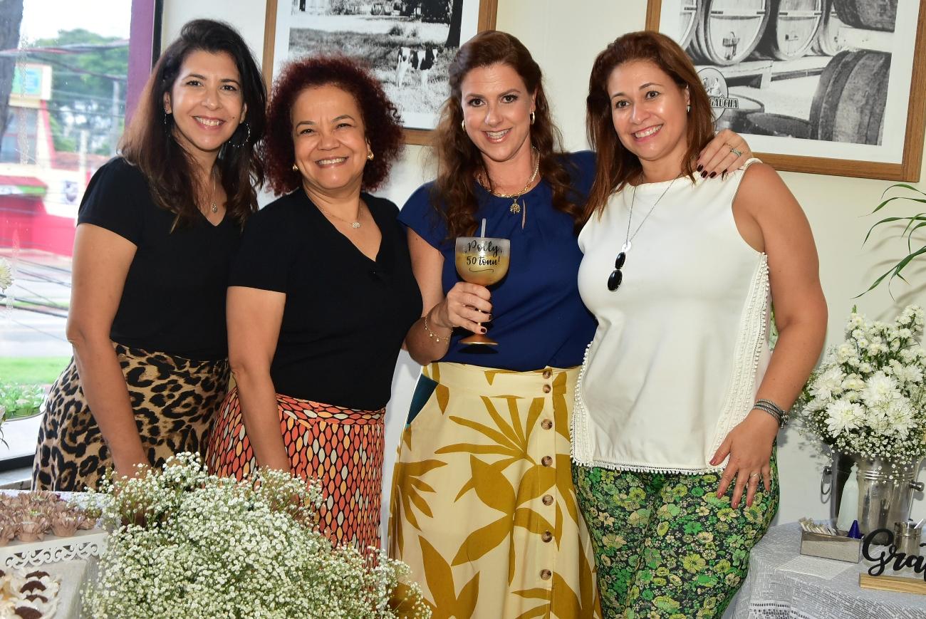 Aniversário de Pollyana Brito Pereira, corretora, em São José dos Campos