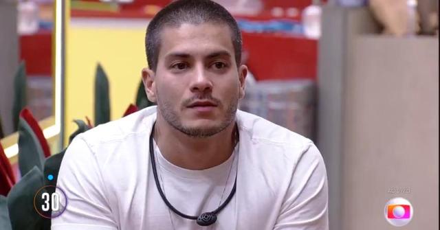 Últimos quatro finalistas do BBB 22 em enquete final. Arthur, Douglas Silva ou Eliezer (Foto: Reprodução/ Globoplay BBB22)