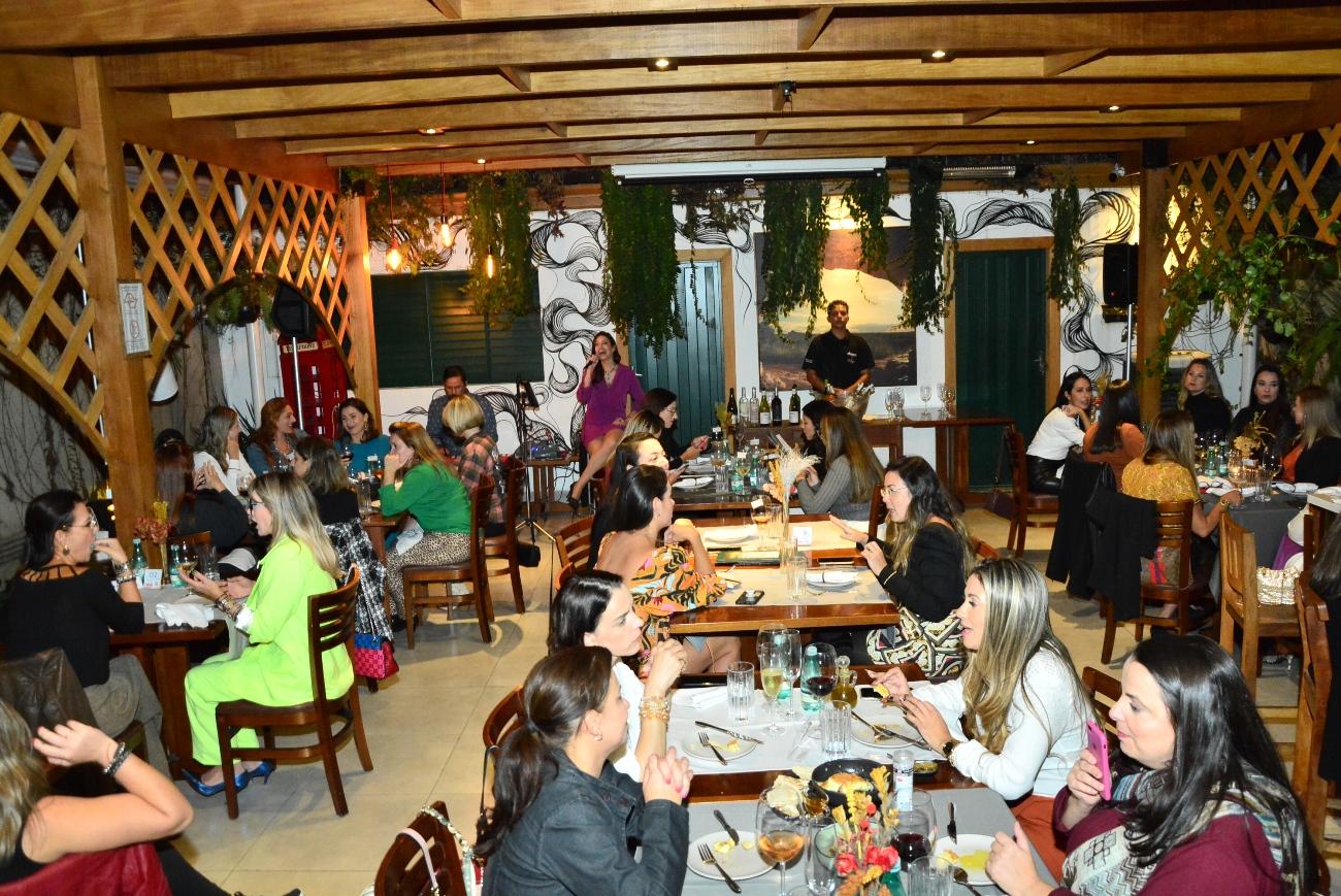 DiVigno Empório e Restaurante com Mulheres Poderosas em São José dos Campos