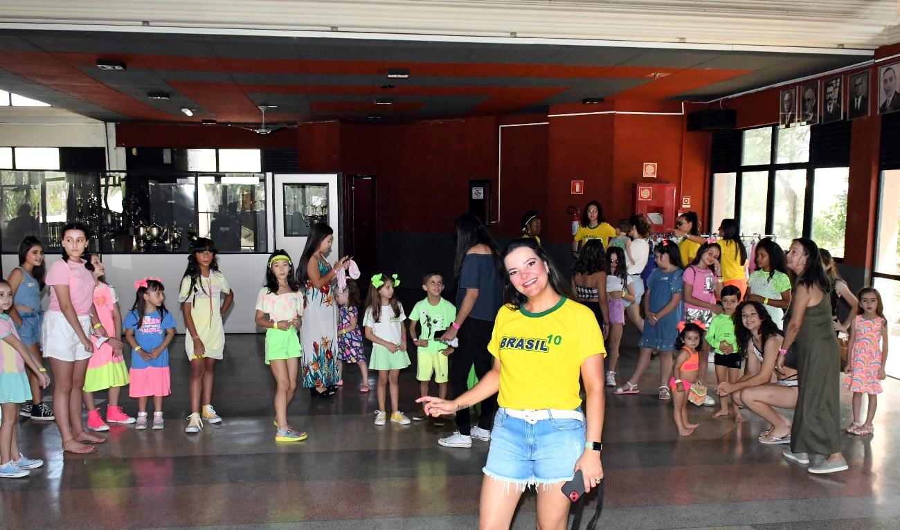 Desfile da loja Bicho Papão no Dia das Crianças em São José dos Campos