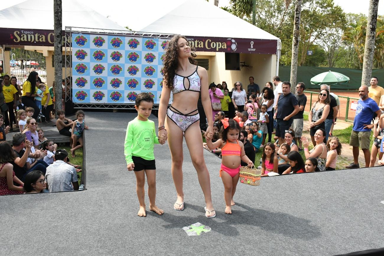 Desfile da loja Bicho Papão no Dia das Crianças em São José dos Campos (Foto: Gilberto Freitas/ OsPaparazzi)