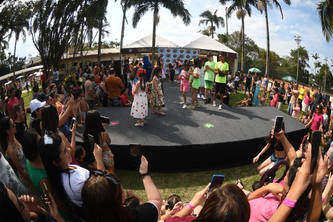Desfile da loja Bicho Papão no Dia das Crianças em São José dos Campos