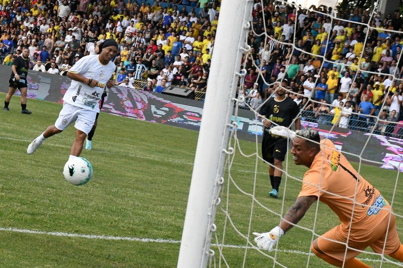 Ronaldinho Gaúcho no Martins Pereira em São José dos Campos
