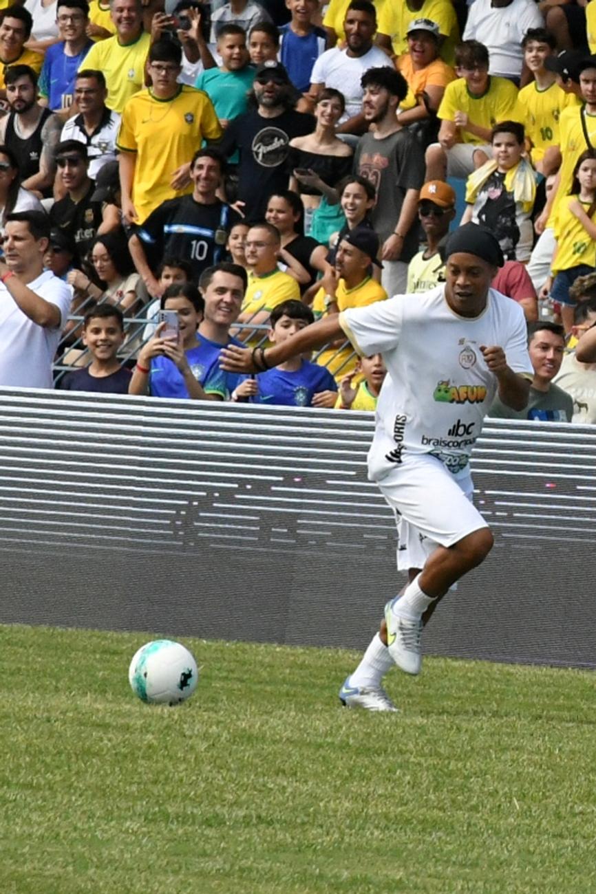 Ronaldinho Gaúcho no Martins Pereira em São José dos Campos