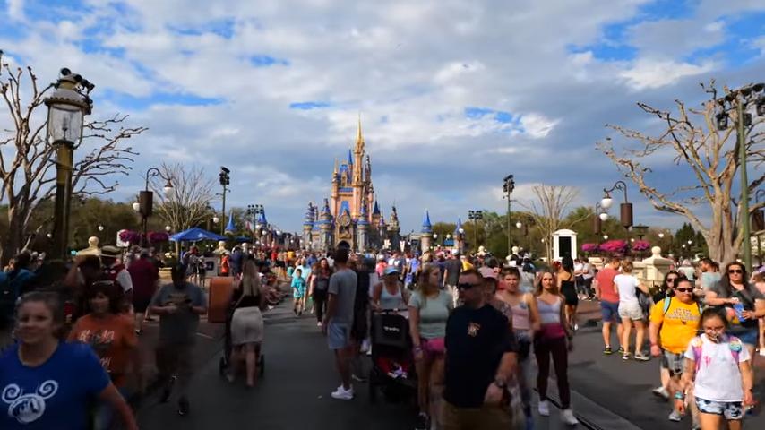 Viagem com filhos pequenos para os Parques da Disney em Orlando nos EUA (Foto: Reprodução/ YouTube)